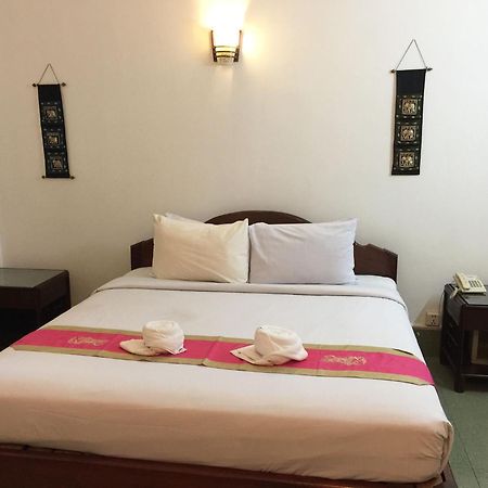 Central Night Hotel Siem Reap Exterior photo