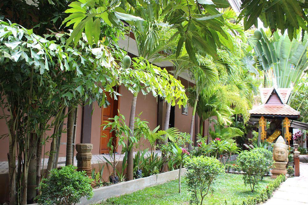 Central Night Hotel Siem Reap Exterior photo