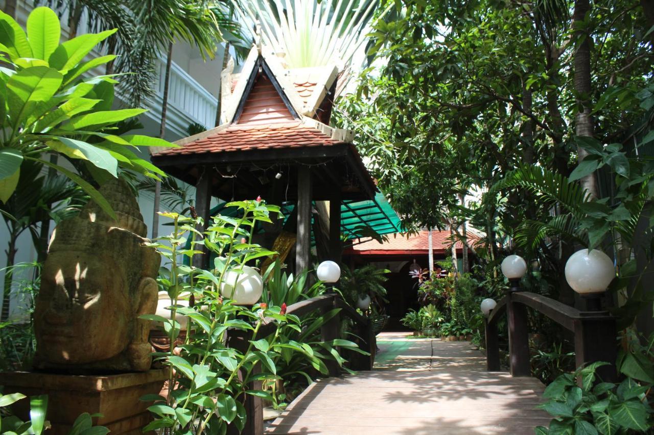 Central Night Hotel Siem Reap Exterior photo