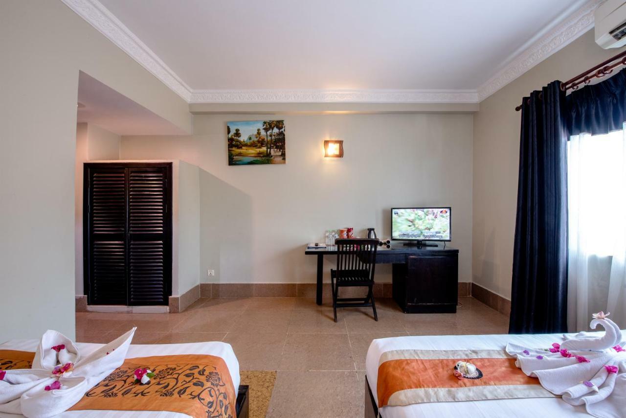 Central Night Hotel Siem Reap Exterior photo